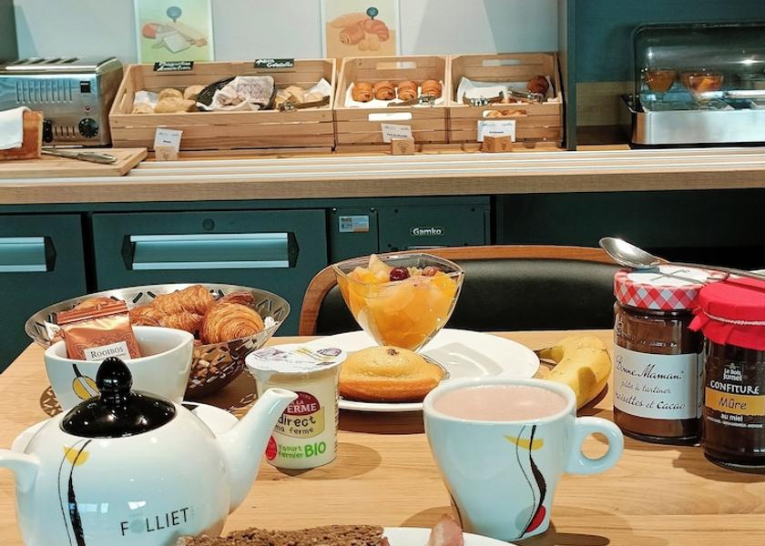 Brittany Ploërmel Breakfast buffet