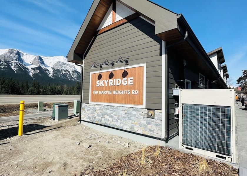 Alberta Harvie Heights Exterior