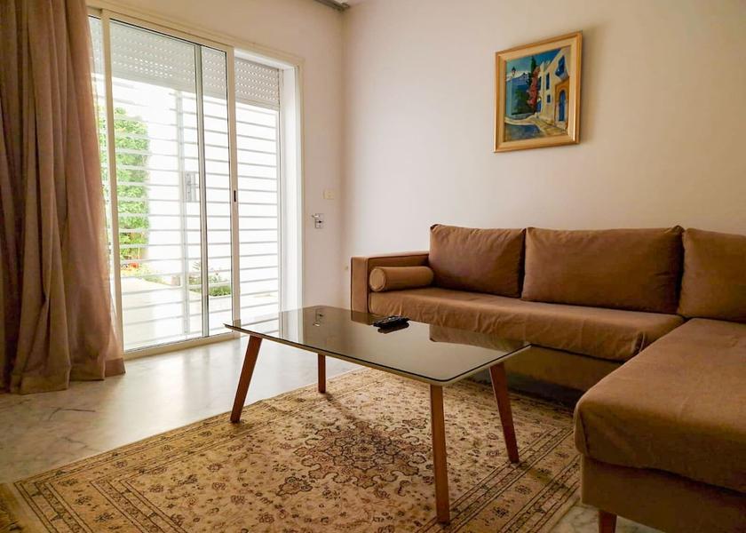  Ariana Living room