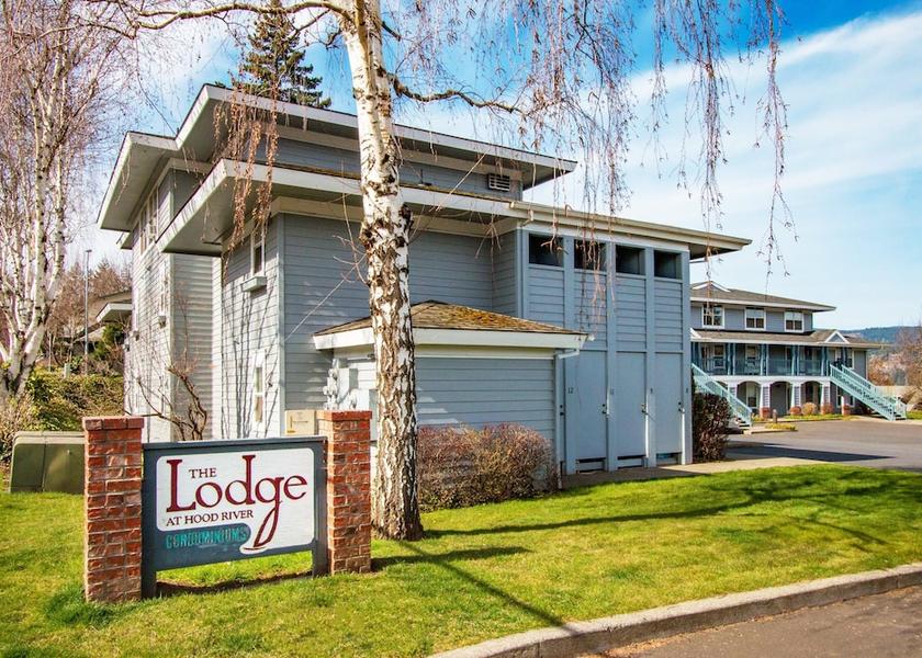 Oregon Hood River Front of property