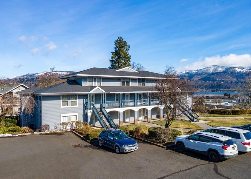 Oregon Hood River Front of property
