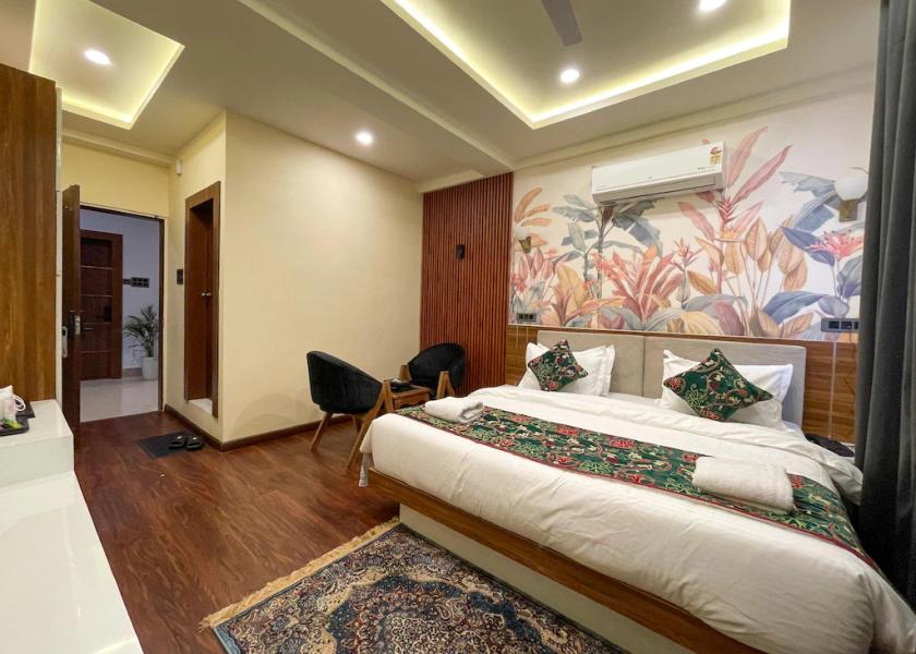 Jammu and Kashmir Srinagar Deluxe Double Room