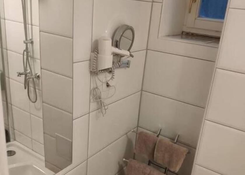  Ljubljana Bathroom
