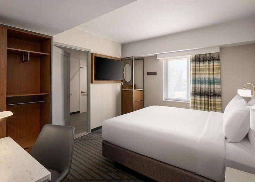 New York Long Island City Room