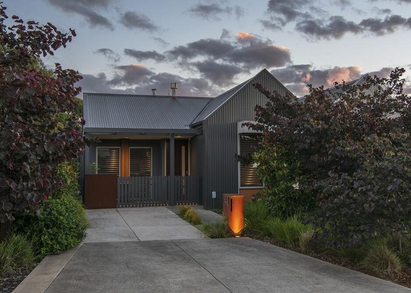 Victoria Gisborne Exterior