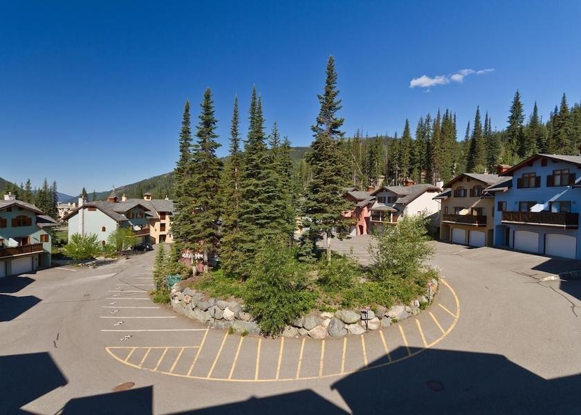 British Columbia Sun Peaks Property grounds