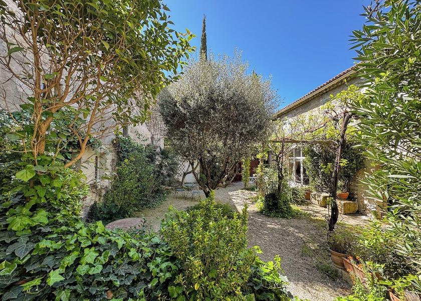 Occitanie Villeneuve-les-Avignon Garden view