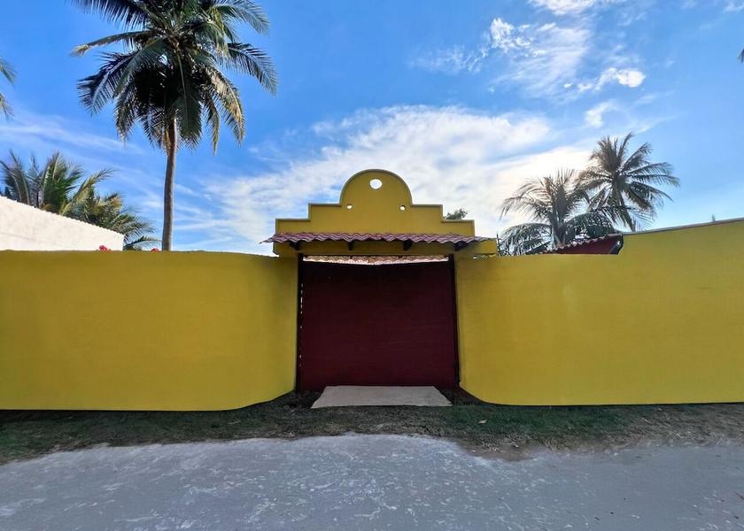 La Paz Department Playa Las Hojas Property grounds