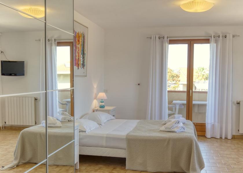 Corsica L'Île-Rousse Room