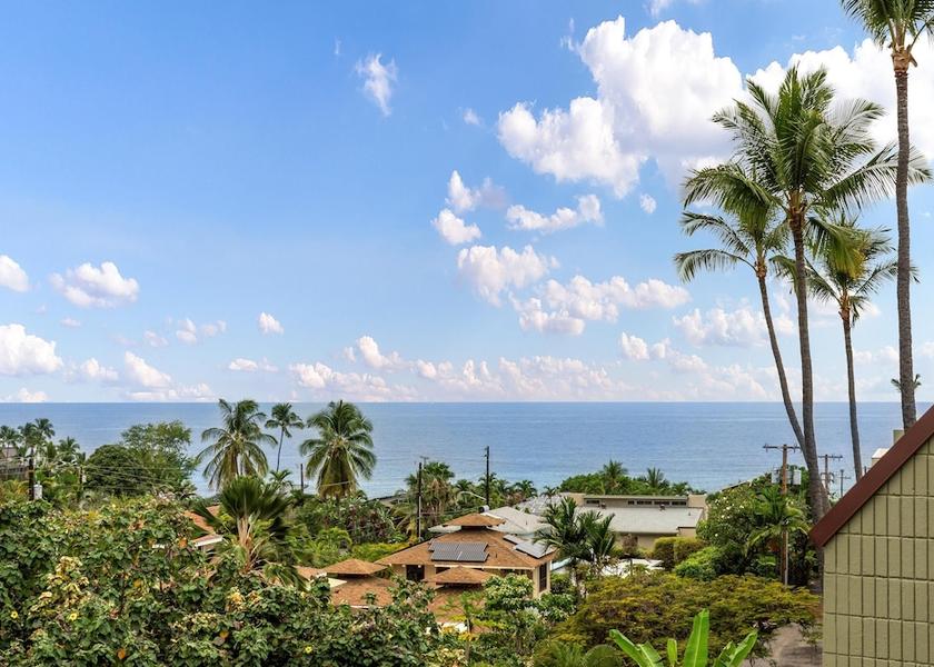 Hawaii Kailua-Kona Property grounds