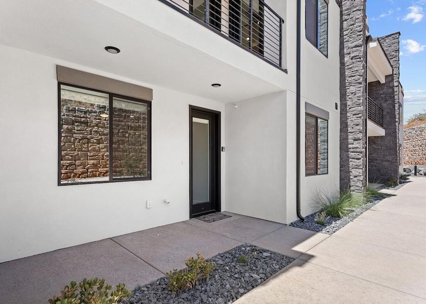 Utah Hurricane Exterior detail