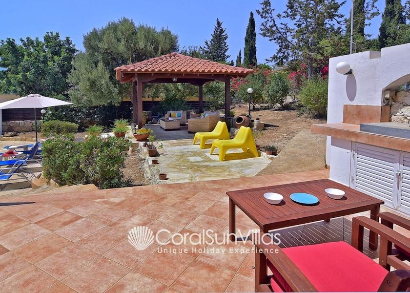 Paphos Pegeia Outdoor dining