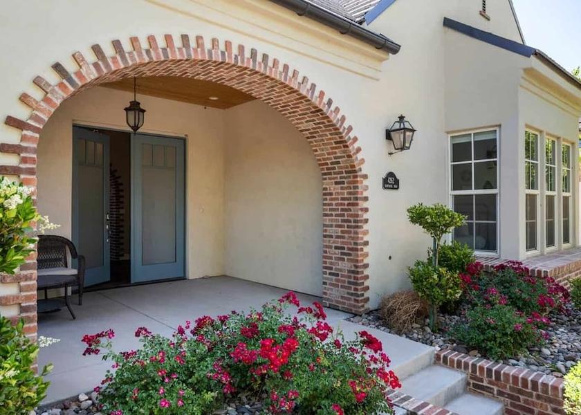 Utah Hurricane Exterior