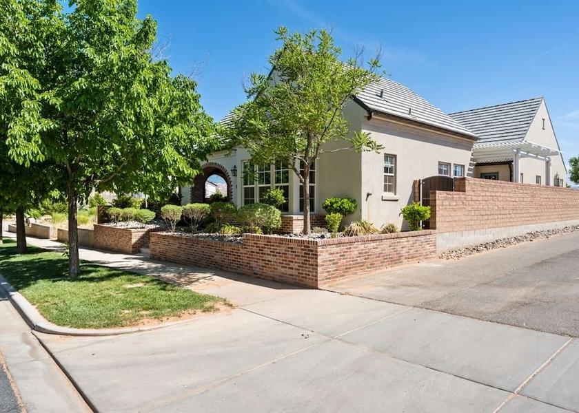 Utah Hurricane Exterior