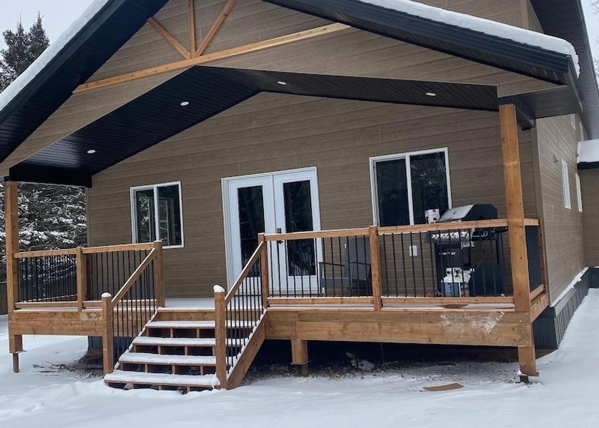 Alberta Rocky Mountain House Front of property