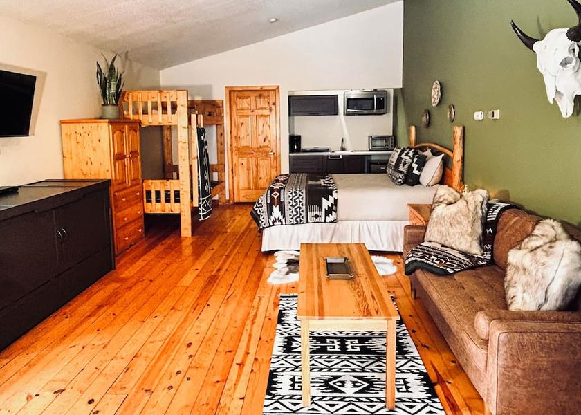 Alberta Rocky Mountain House Living area