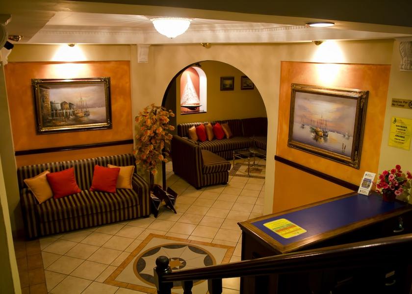  Antiguo Cuscatlán Reception