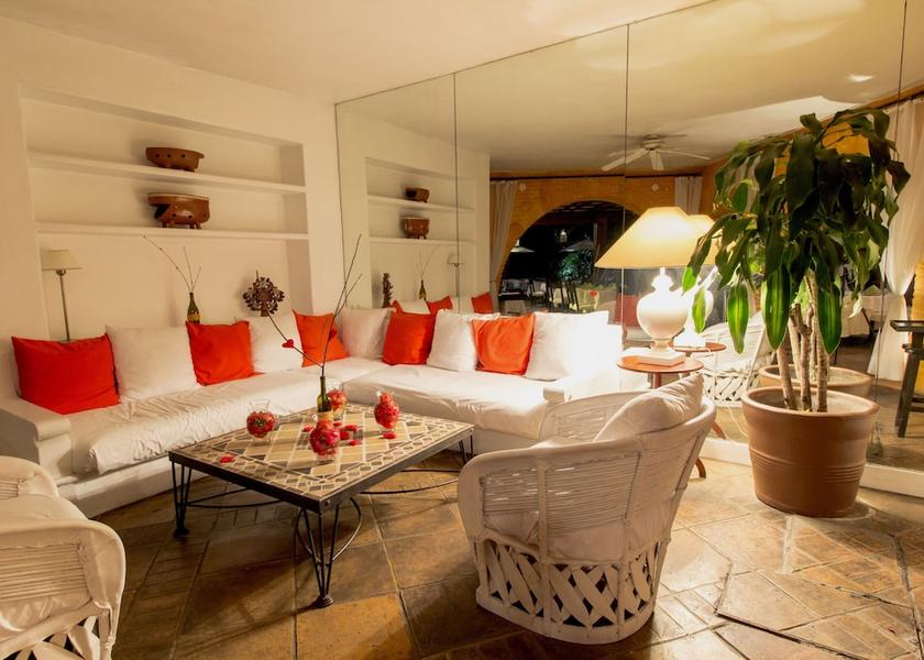 Morelos Cuernavaca Lobby sitting area
