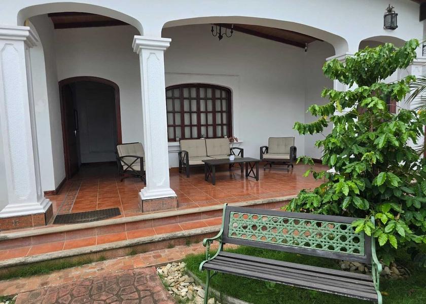 León Department León Porch