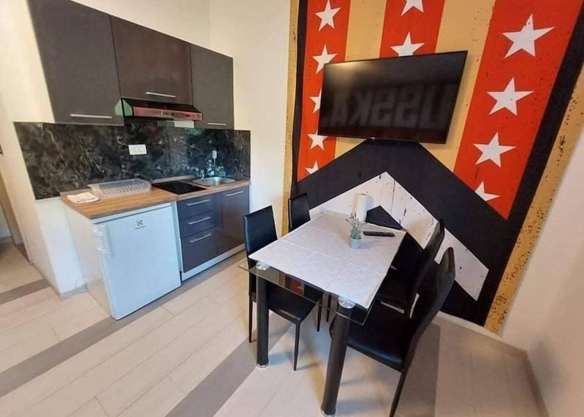  Izola Private kitchen