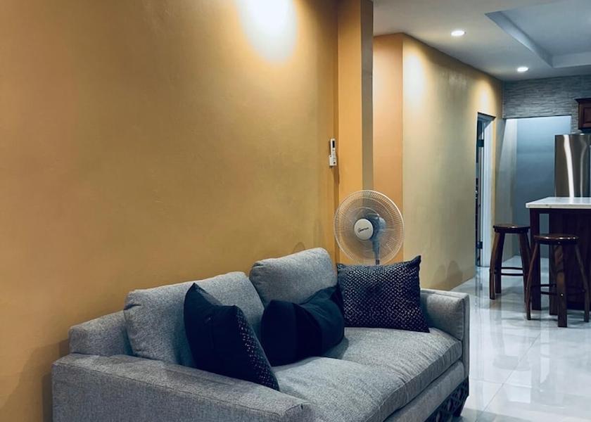  Portmore Living area