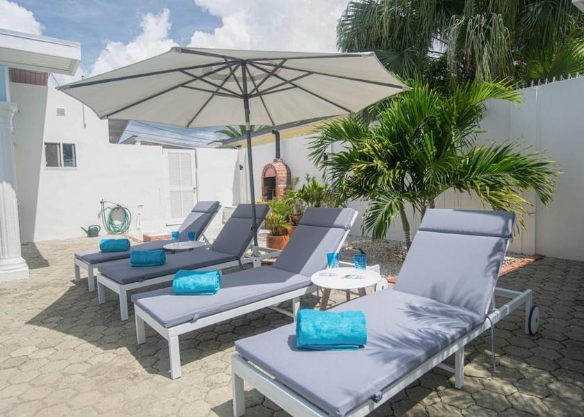  Oranjestad Room