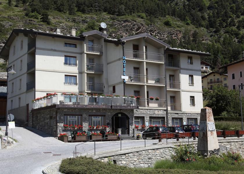 Valle d'Aosta Saint-Nicolas Front of property
