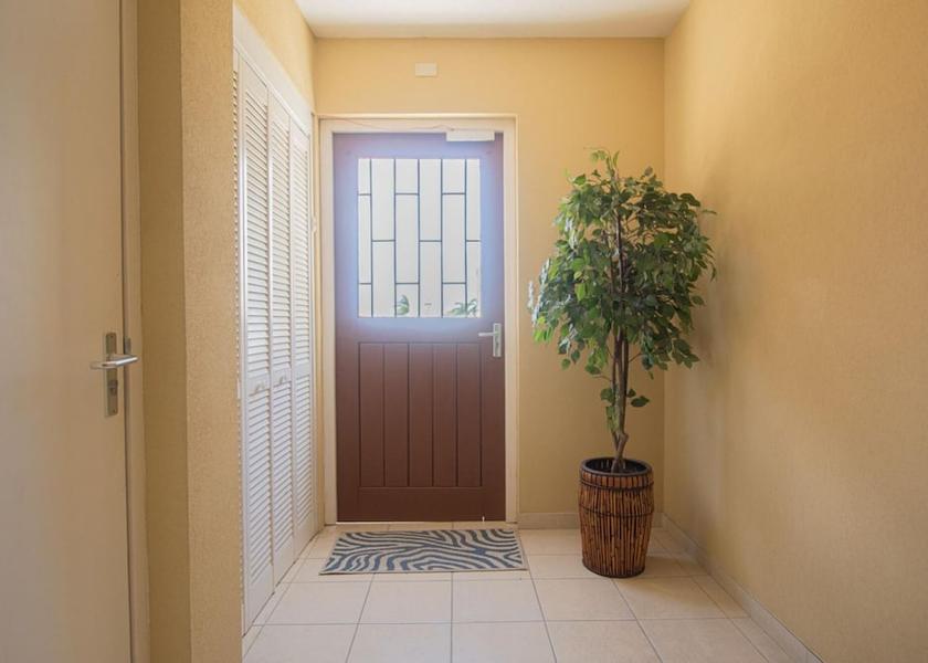  Oranjestad Room