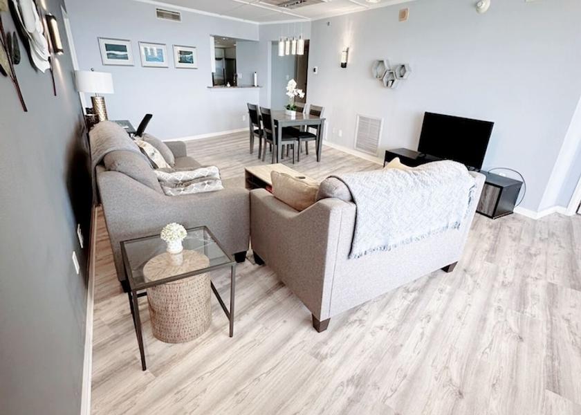 Tamuning Living area