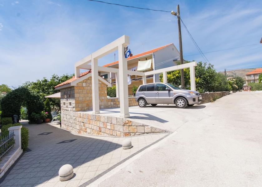 Split-Dalmatia Seget Parking