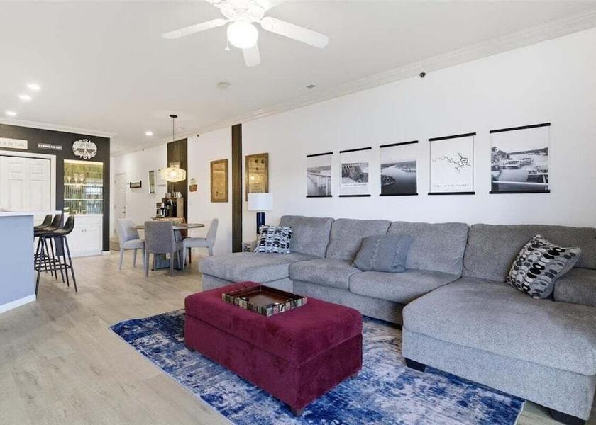 Missouri Sunrise Beach Living area