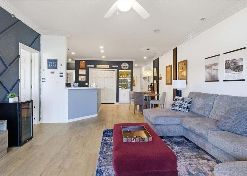 Missouri Sunrise Beach Living area