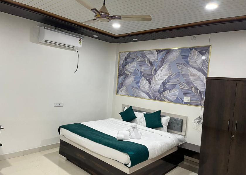Uttar Pradesh Mughalsarai Room