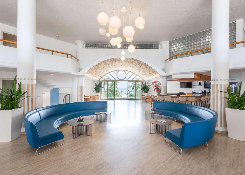  Lowlands Lobby