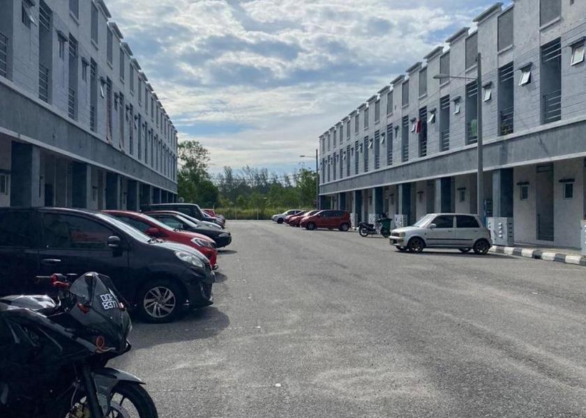 Perak Bota Exterior view
