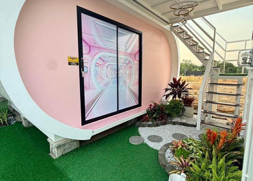 Ratchaburi Province Damnoen Saduak Smoking area