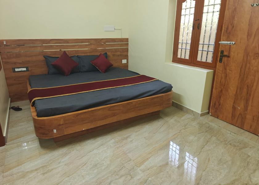 Tamil Nadu Tiruvannamalai Family Room