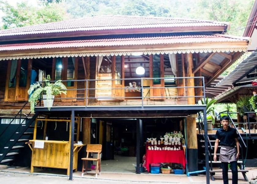Nakhon Si Thammarat Province Lan Saka Outdoor dining