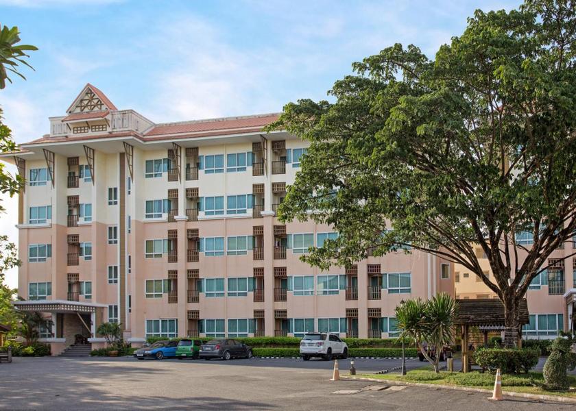 Florida Pluak Daeng Exterior view