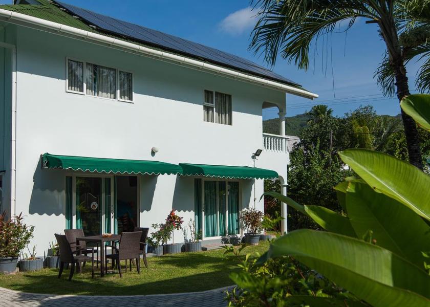  Praslin Island Entrance