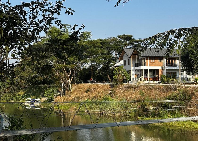 Phetchaburi Province Nong Ya Plong Exterior view