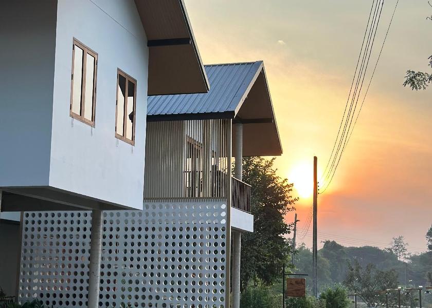 Phetchaburi Province Nong Ya Plong Exterior view