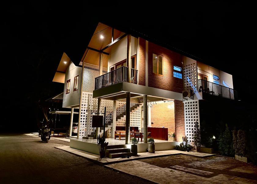 Phetchaburi Province Nong Ya Plong Exterior view