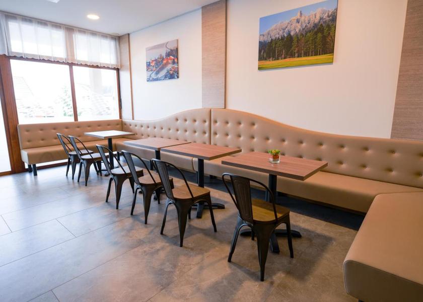  Medvode Bar/lounge