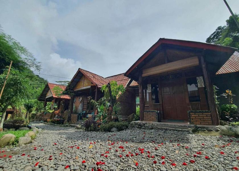 North Sumatra Bukit Lawang Hotel Exterior