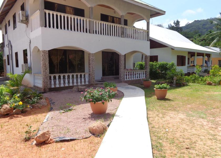  La Digue Exterior view