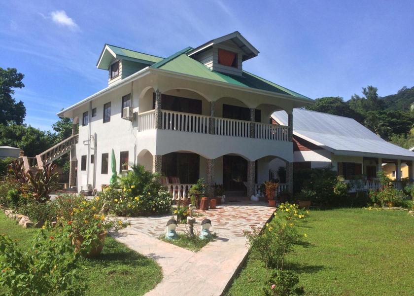  La Digue Exterior view