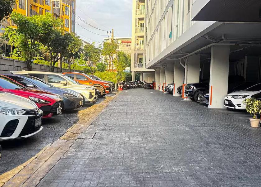 Phuket Province Wichit Parking lot