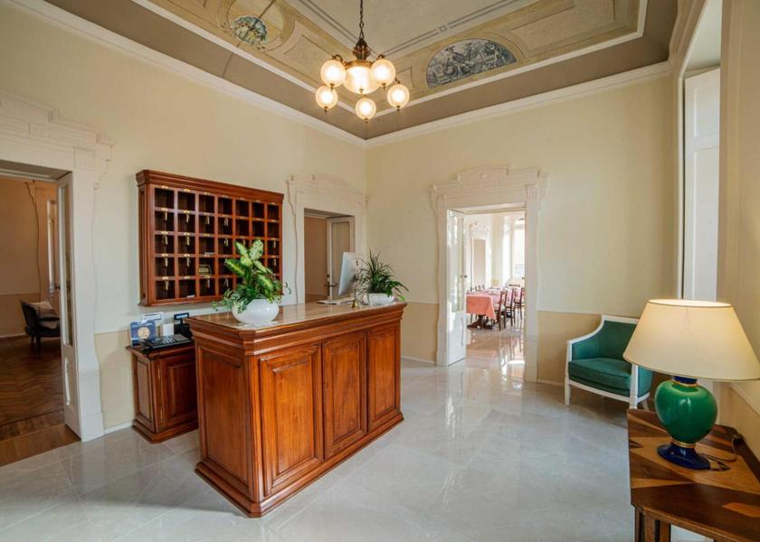 Lombardy Tremezzina Lobby