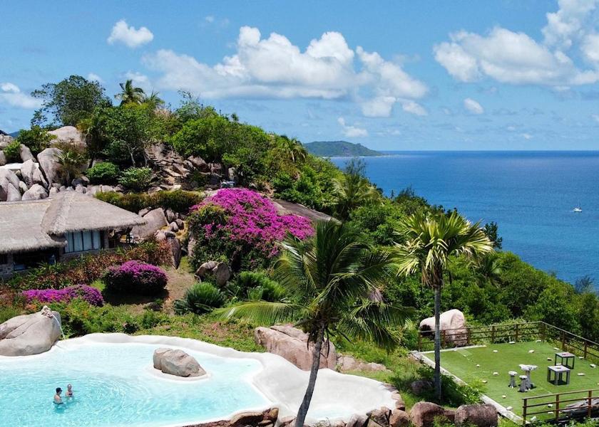  Praslin Island Surrounding environment